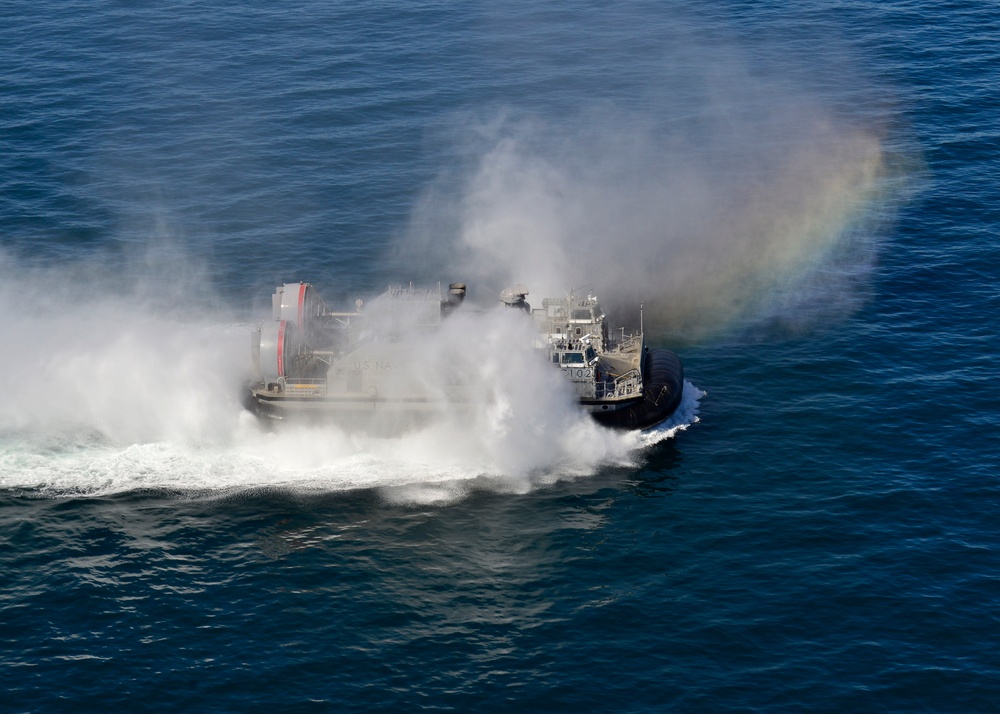 Ship to Shore Connector Demonstrates Its Capabilities in Test Event with USS Carter Hall