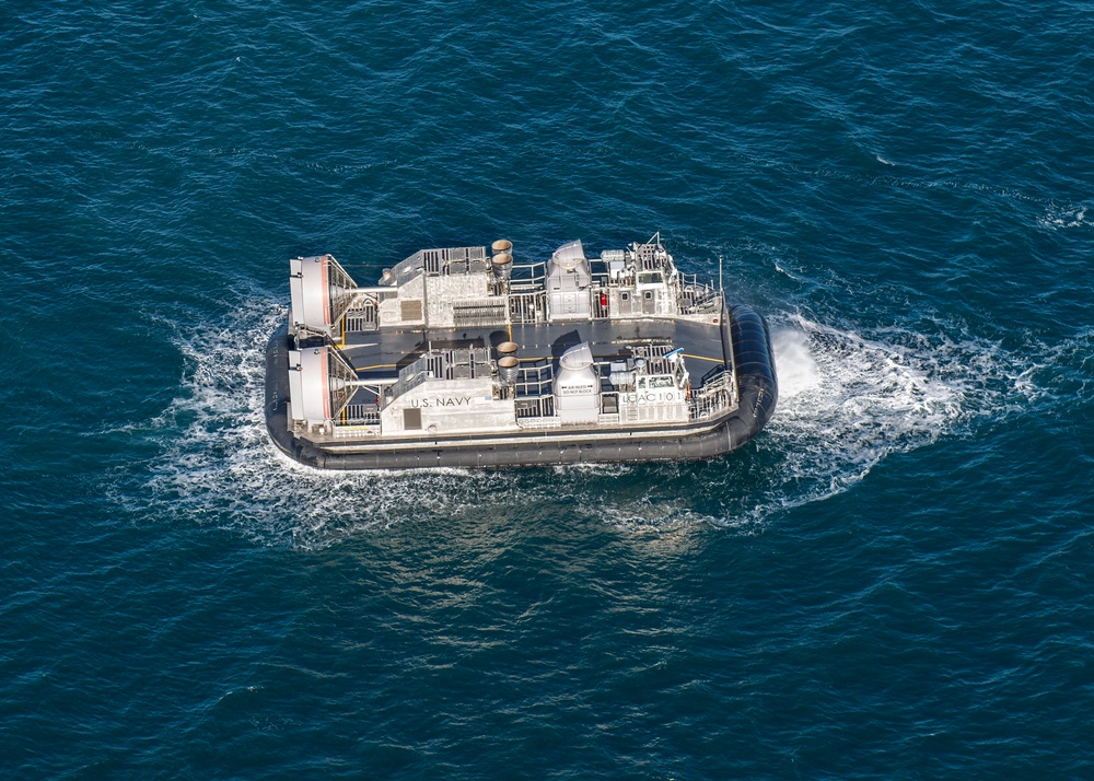 Ship to Shore Connector Demonstrates Its Capabilities in Test Event with USS Carter Hall