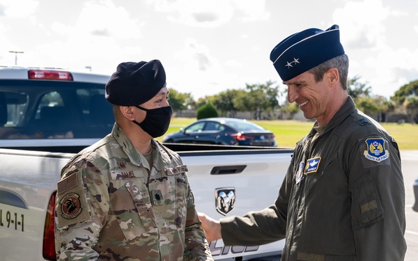 10th Air Force commander visits ‘Makos’