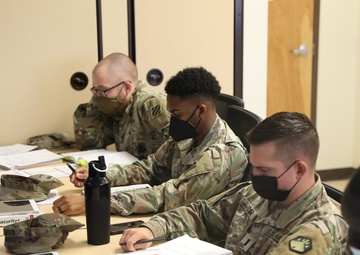 Marne Signal University creates experts Signal Soldiers.