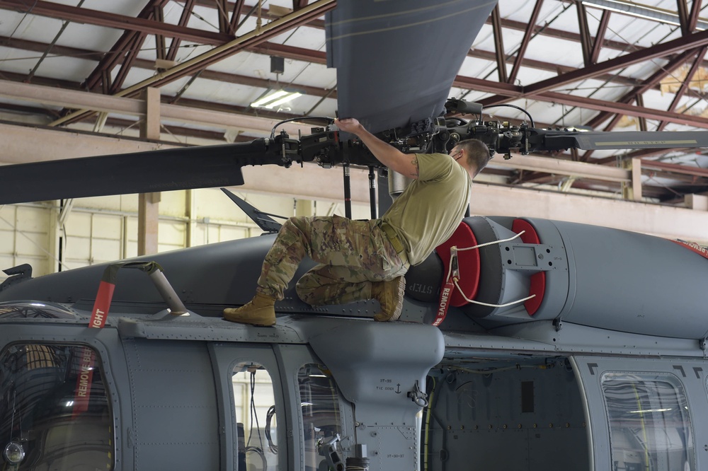 DVIDS - Images - 41st RGS breaks barriers with first HH-60W fold [Image ...