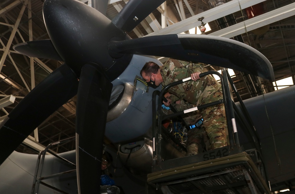 18th AF leadership visits Dyess Airmen