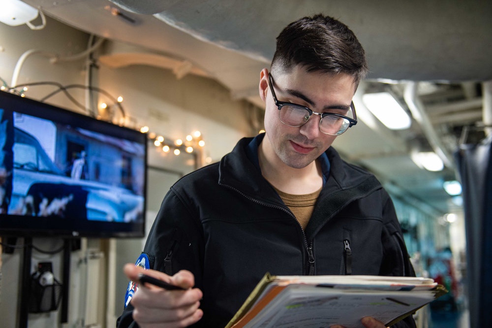 USS Carl Vinson (CVN 70) Sailors Operate In Dental Department