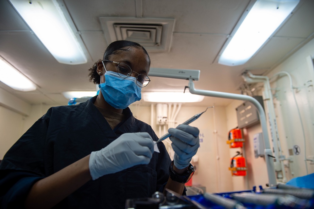 USS Carl Vinson (CVN 70) Sailors Operate In Dental Department