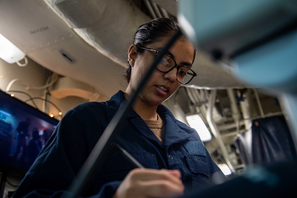 USS Carl Vinson (CVN 70) Sailors Operate In Dental Department