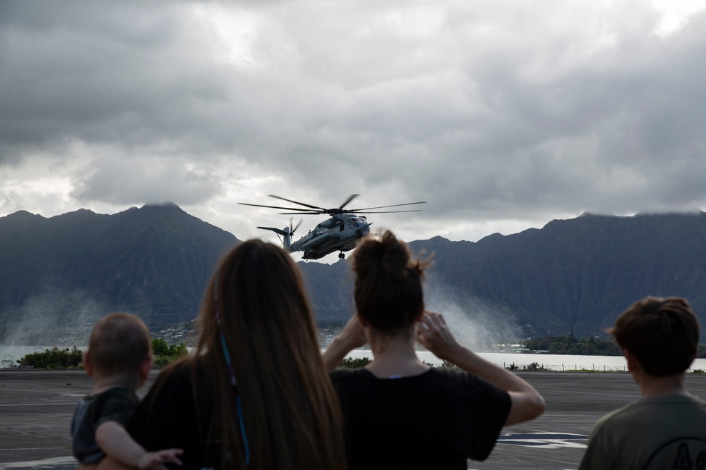 Commanding Officer of HMH-463 Final Flight with Squadron