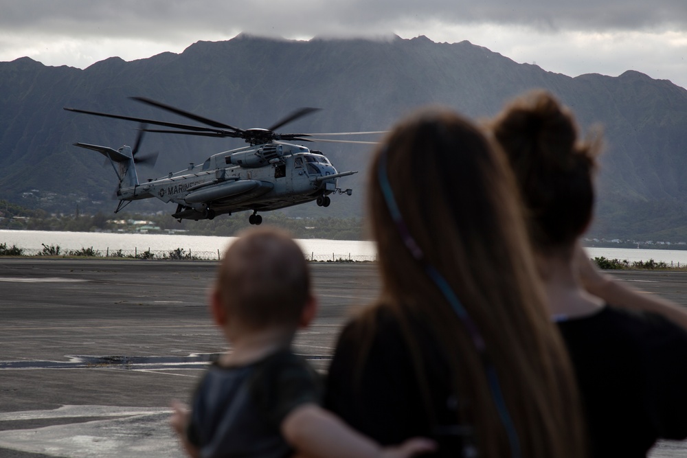 Commanding Officer of HMH-463 Final Flight with Squadron