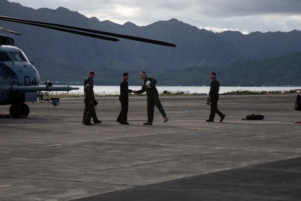 Commanding Officer of HMH-463 Final Flight with Squadron