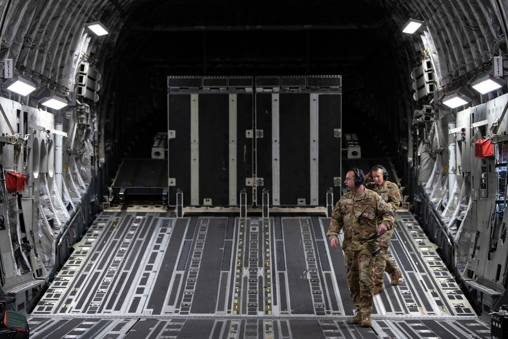 137th AES trains on C-17 Globemaster III