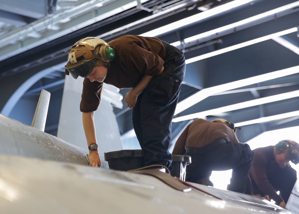 Abraham Lincoln Sailors conduct aircraft maintenance