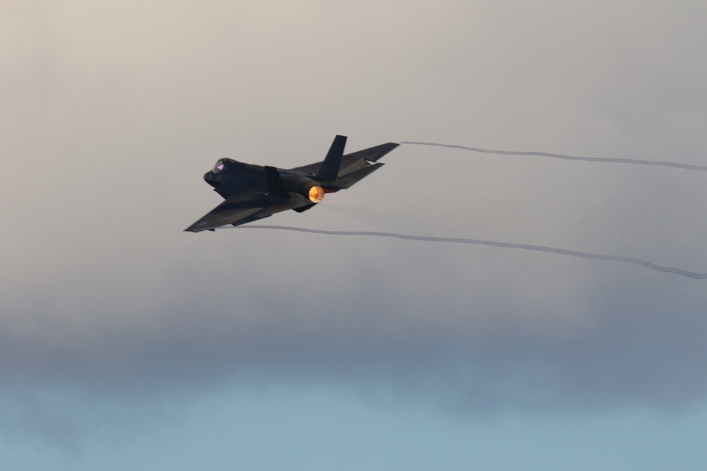 USS Carl Vinson (CVN 70) Conducts Flight Operations In The Pacific Ocean