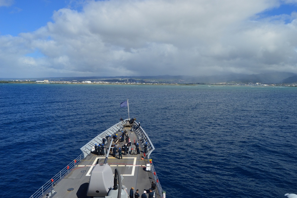 USS Lake Champlain (CG 57) Anchors Off The Coast Of Hawaii