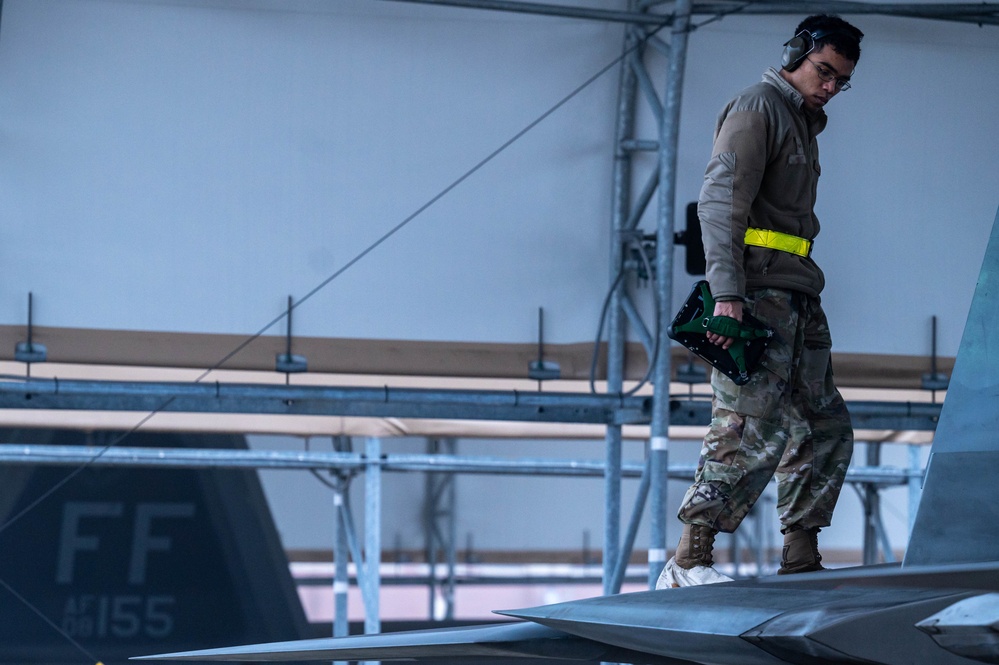 1st Fighter Wing Maintainers prepare F-22s for UAE Deployment