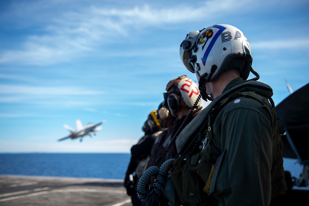 USS Carl Vinson (CVN 70) Conducts Flight Operations