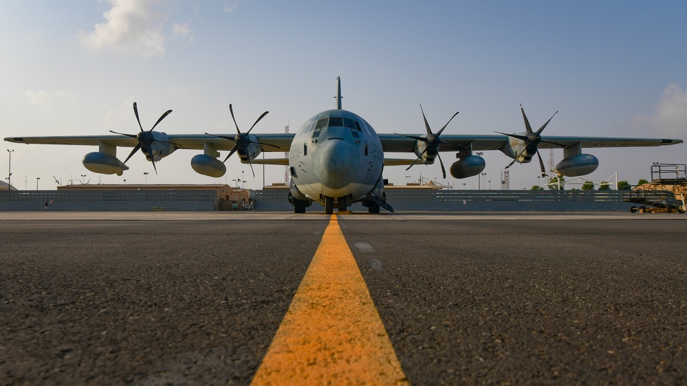 Marine Super Hercules aerial refuels French Mirages