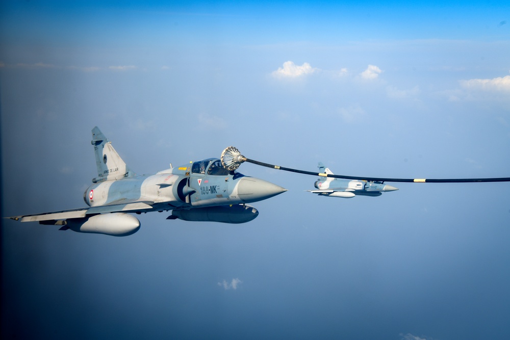 Marine Super Hercules aerial refuels French Mirages