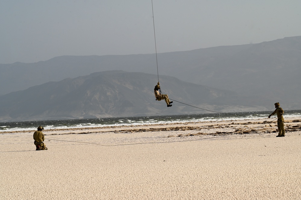 82nd ERQS PJs fast rope out MV-22 Osprey