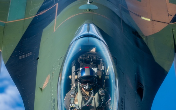 Stratotanker fuels Cope North