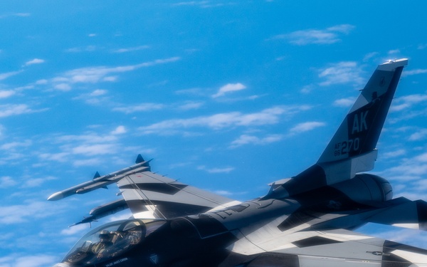 Stratotanker fuels Cope North