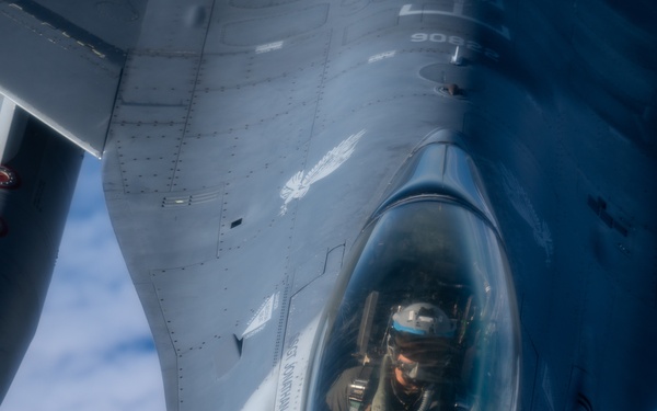 Stratotanker fuels Cope North