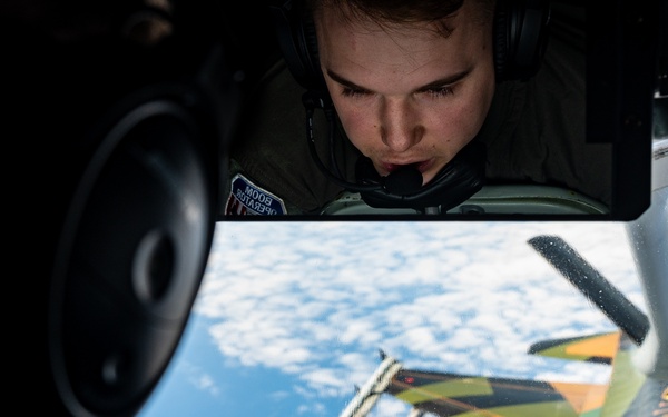 Stratotanker fuels Cope North