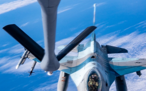 Stratotanker fuels Cope North
