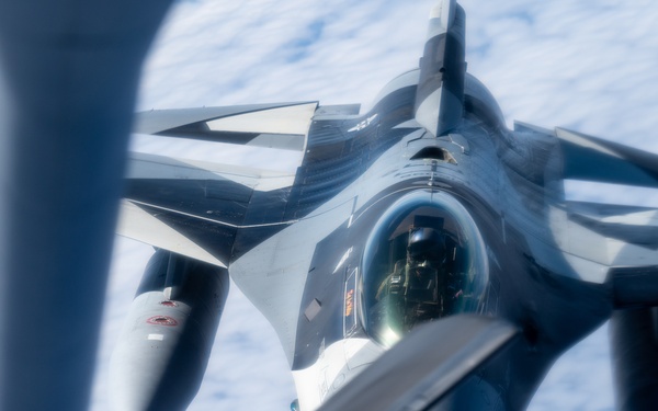 Stratotanker fuels Cope North