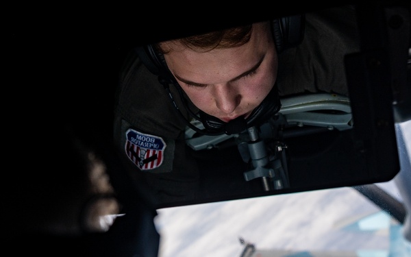 Stratotanker fuels Cope North
