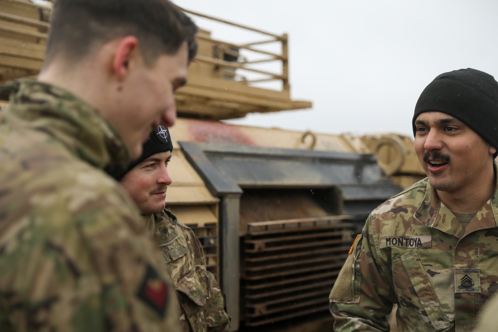 British and U.S. Train Together in Poland