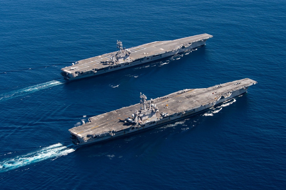 USS Carl Vinson (CVN 70) and USS Nimitz (CVN 68) transit the Pacific Ocean