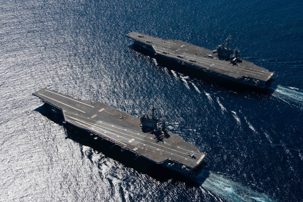 USS Carl Vinson (CVN 70) and USS Nimitz (CVN 68) transit the Pacific Ocean