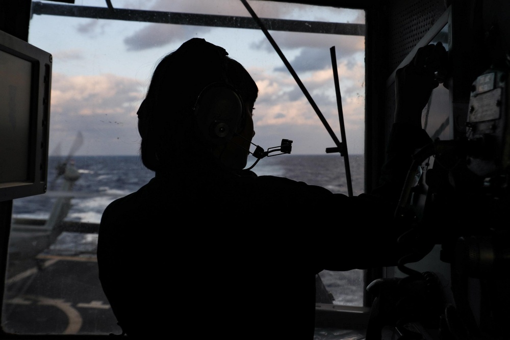 Mobile Bay conducts flight operations