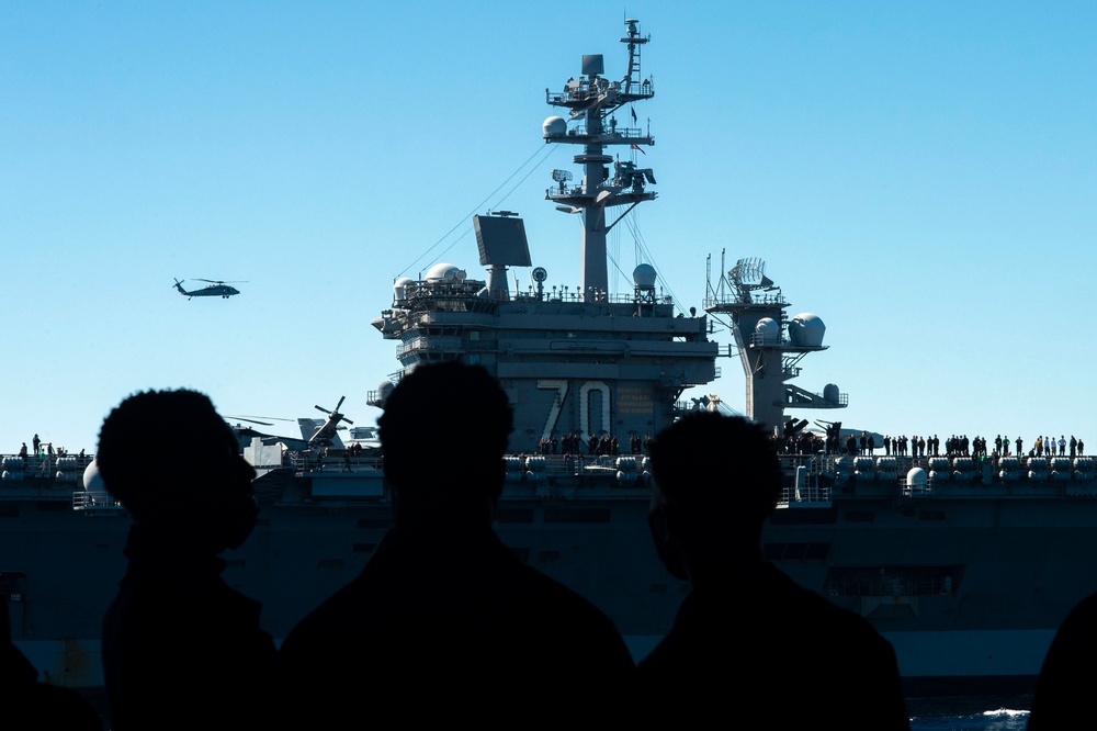 USS Carl Vinson Steams Alongside USS Nimitz