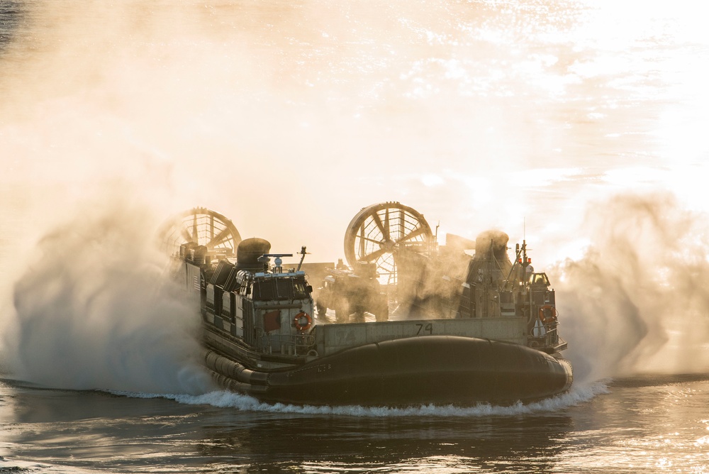 USS Anchorage conducts LCAC Ops