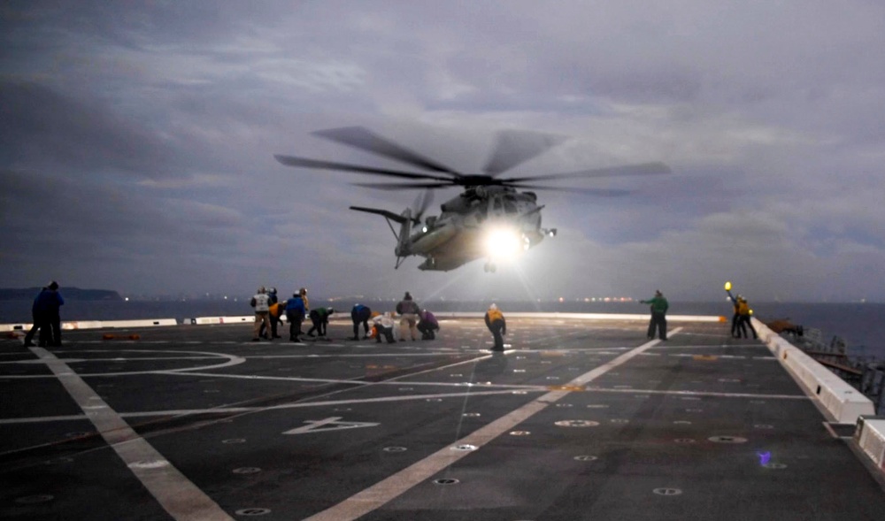USS John P. Murtha (LPD 26) Flight Quarters with HMH 465