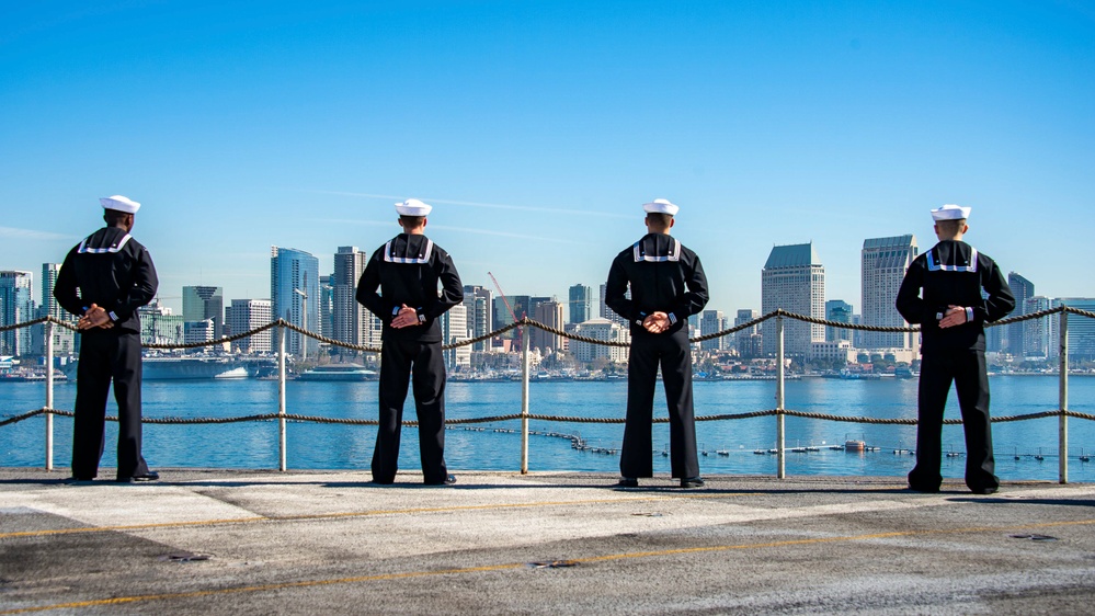 USS Carl Vinson (CVN 70) Returns to San Diego