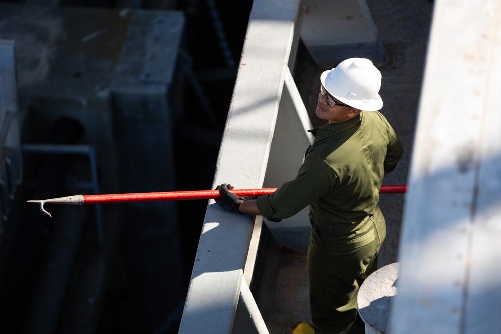 3rd Marine Aircraft Wing's Logistics Squadrons Unload Mobile Maintenance Facilities