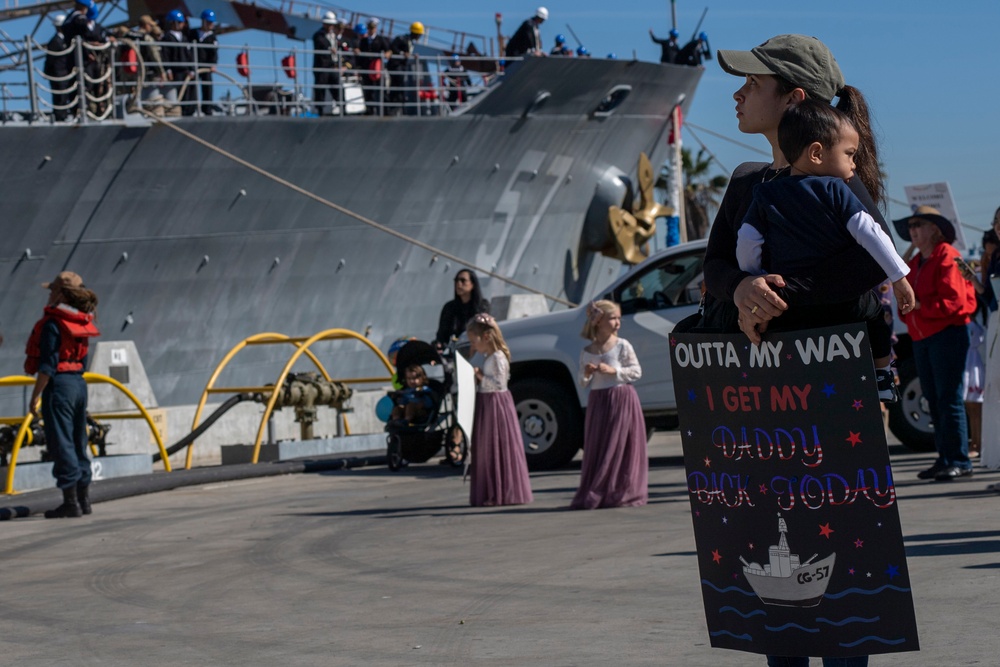 USS Lake Champlain Returns to Homeport