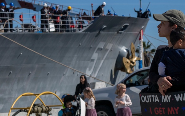 USS Lake Champlain Returns to Homeport