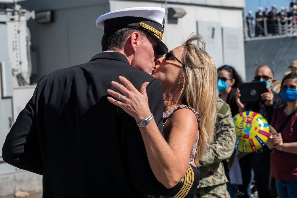 USS Lake Champlain Returns to Homeport