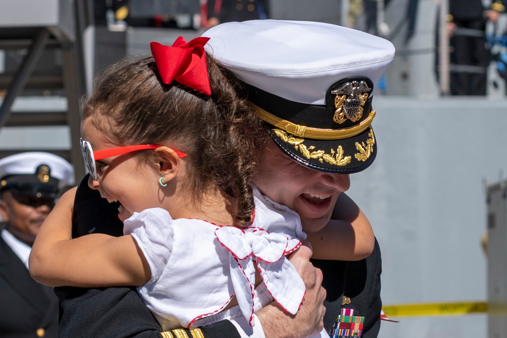 USS Lake Champlain Returns to Homeport