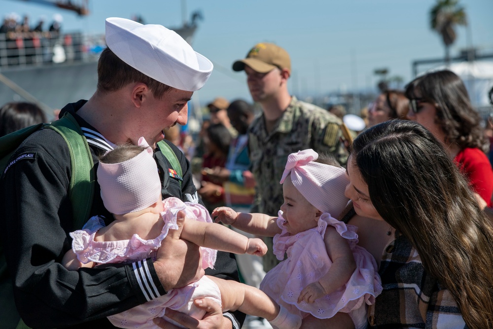 USS Lake Champlain Returns to Homeport