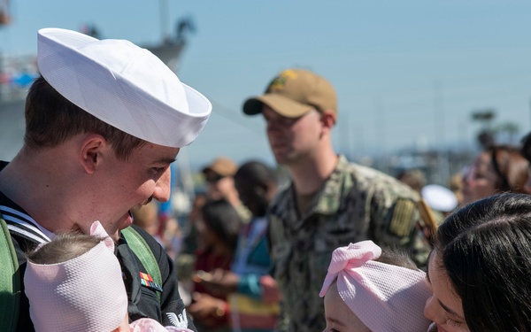 USS Lake Champlain Returns to Homeport