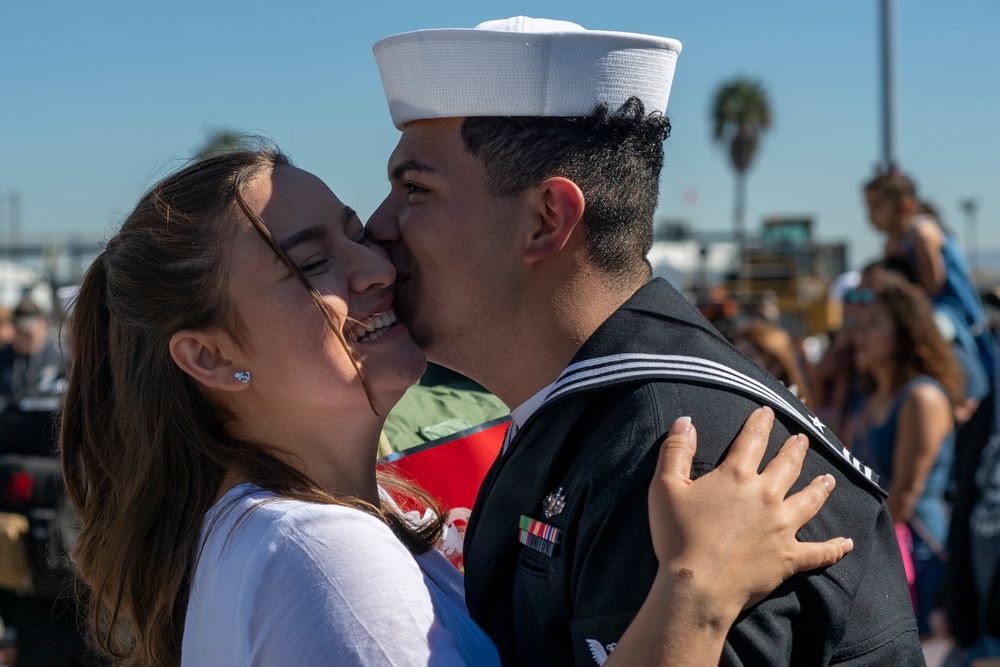 USS Lake Champlain Returns to Homeport