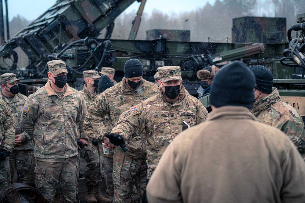 10TH AAMDC command team inspects maintenance readiness of Patriot battalion