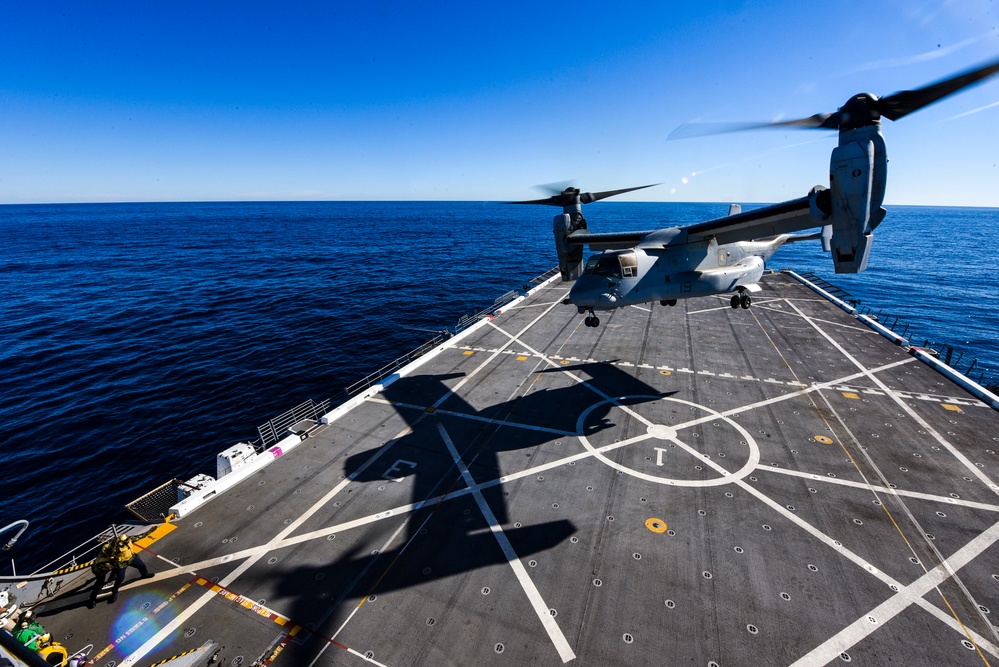 USS John P. Murtha (LPD 26) Flight Quarters With VMM 362