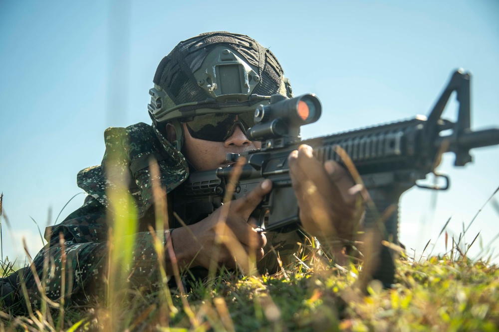 Charlie Co., BLT 1/1, 11th MEU conducts an amphibious assault demonstration in support of MAREX PH 22
