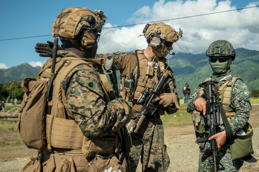 Charlie Co., BLT 1/1, 11th MEU conducts an amphibious assault demonstration in support of MAREX PH 22
