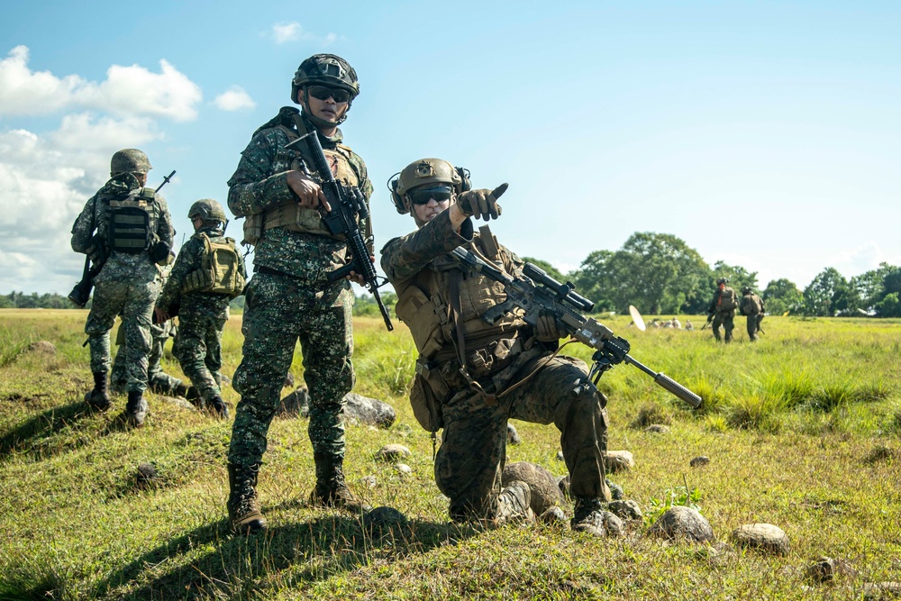 Charlie Co., BLT 1/1, 11th MEU conducts an amphibious assault demonstration in support of MAREX PH 22