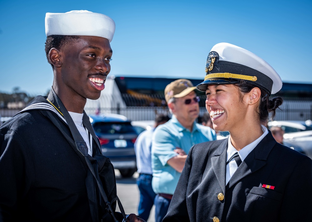 USS Carl Vinson (CVN 70) Sailors Participate In Homecoming